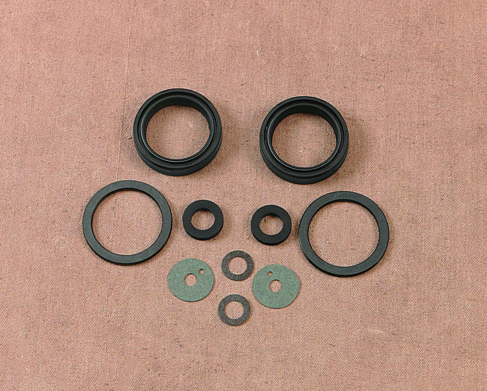 JAMES GASKET 49-77 FORK SEAL KIT W/METAL SPACER (KIT 45849-49-A