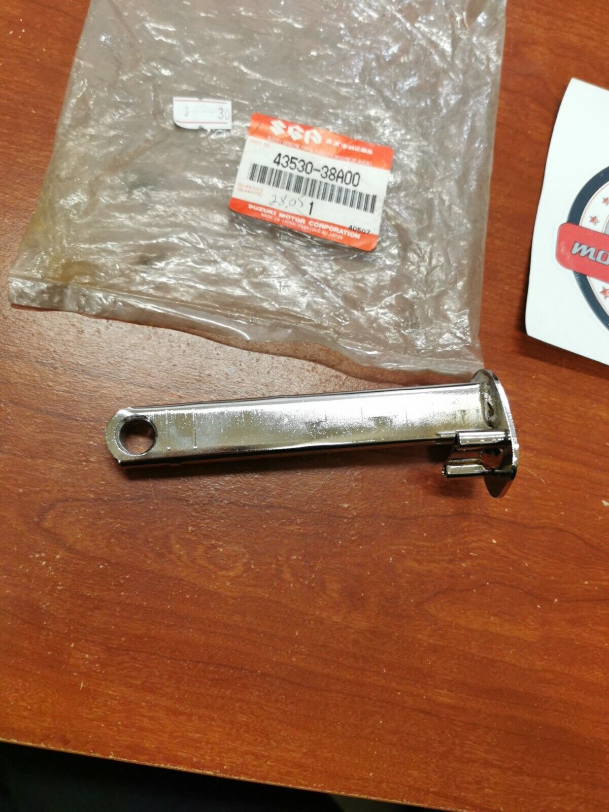 NOS SUZUKI VS750GL/F/P/EP/EF FRONT RIGHT FOOTREST BAR STAND PEG 43530-38A00 S30
