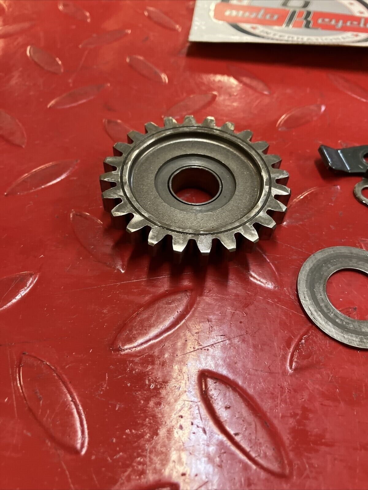 Suzuki RM125 1987 kickstarter kick starter shaft spindle idle gear 26211-05D03
