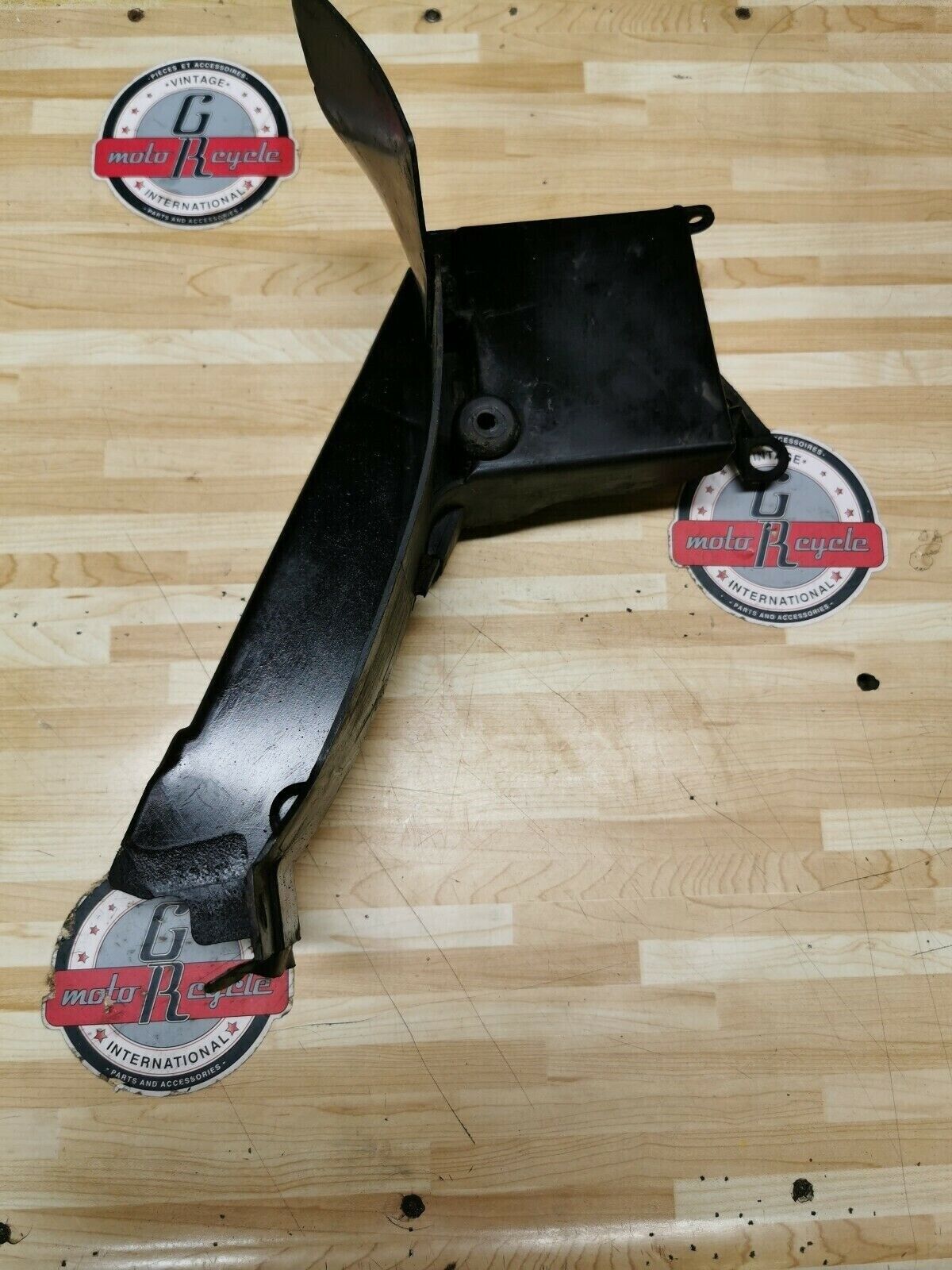 Yamaha DT200 1985 airbox air box filter cleaner battery holder support tray box