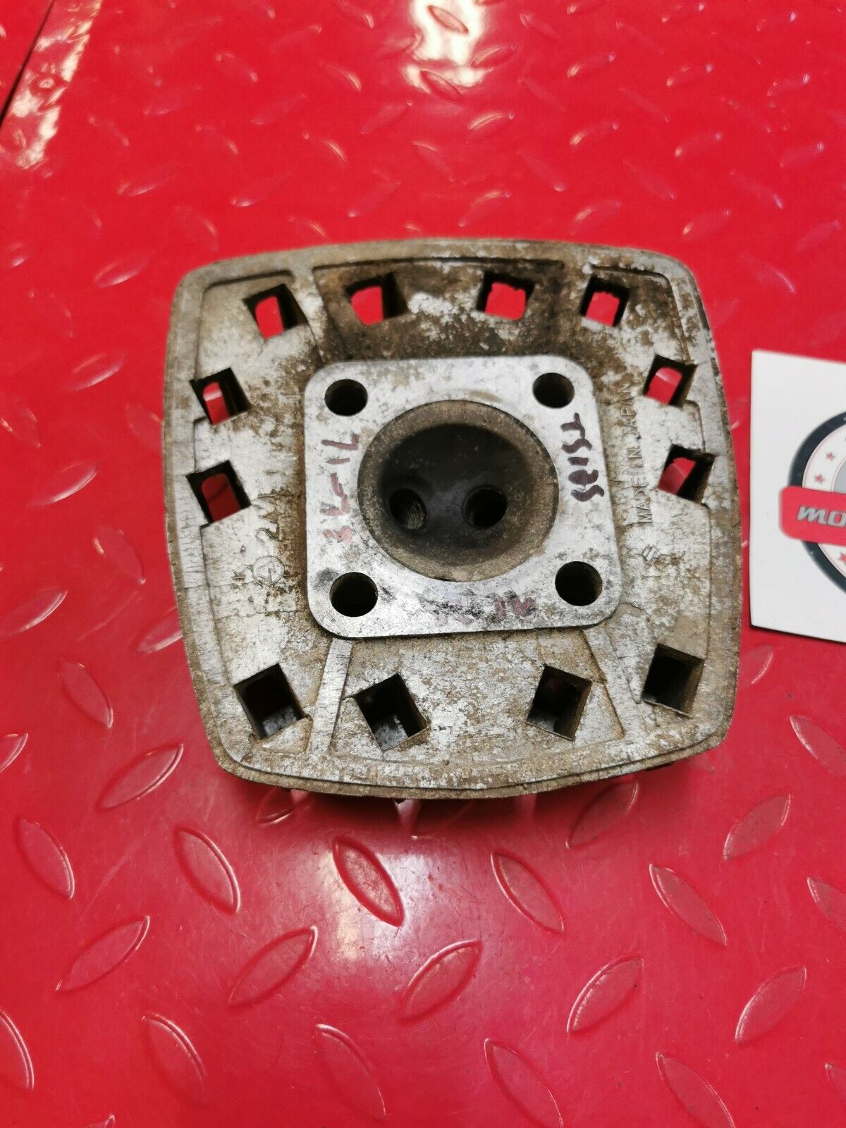 Suzuki TS125 TC125 1971 cylinder head jug barrel cover T