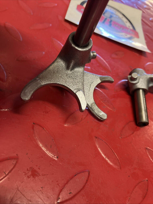 Suzuki RM125 1983 Transmission gearshift gear shift forks assembly