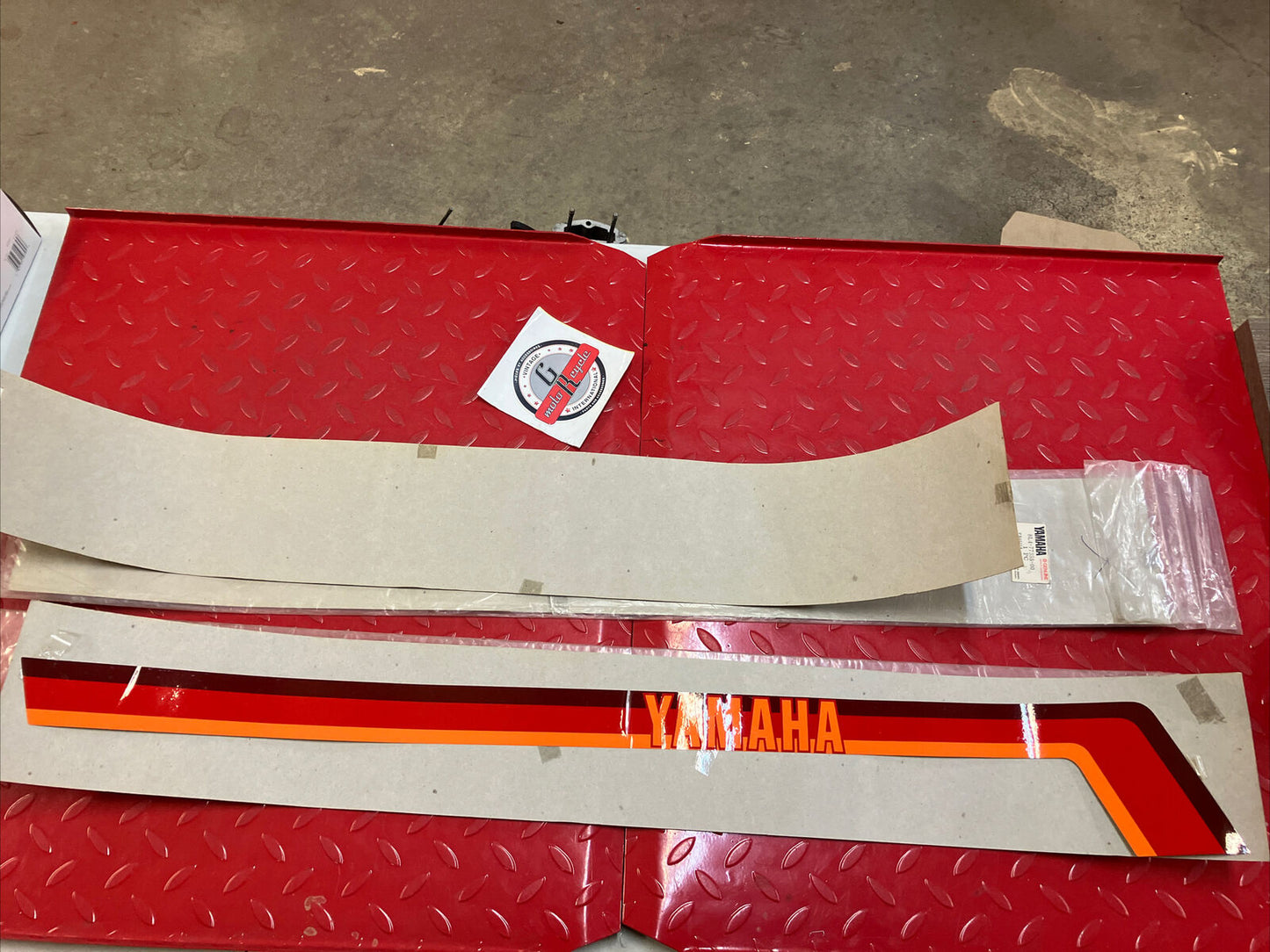 NOS Yamaha ENTICER 340 1981 ? DECAL ORNAMENT 8L4-77354-00-00 8L4-77355-00-00 Y36