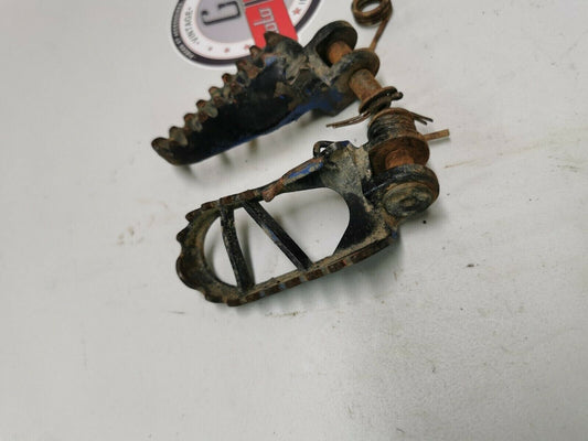 Suzuki RM125 1997 footpegs footrest foot peg rest step 43551-36E01-019