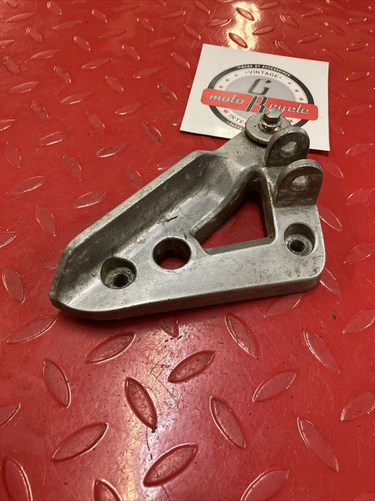Kawasaki VN750 1986 Vulcan 750 right side footpeg foot peg muffler stay bracket