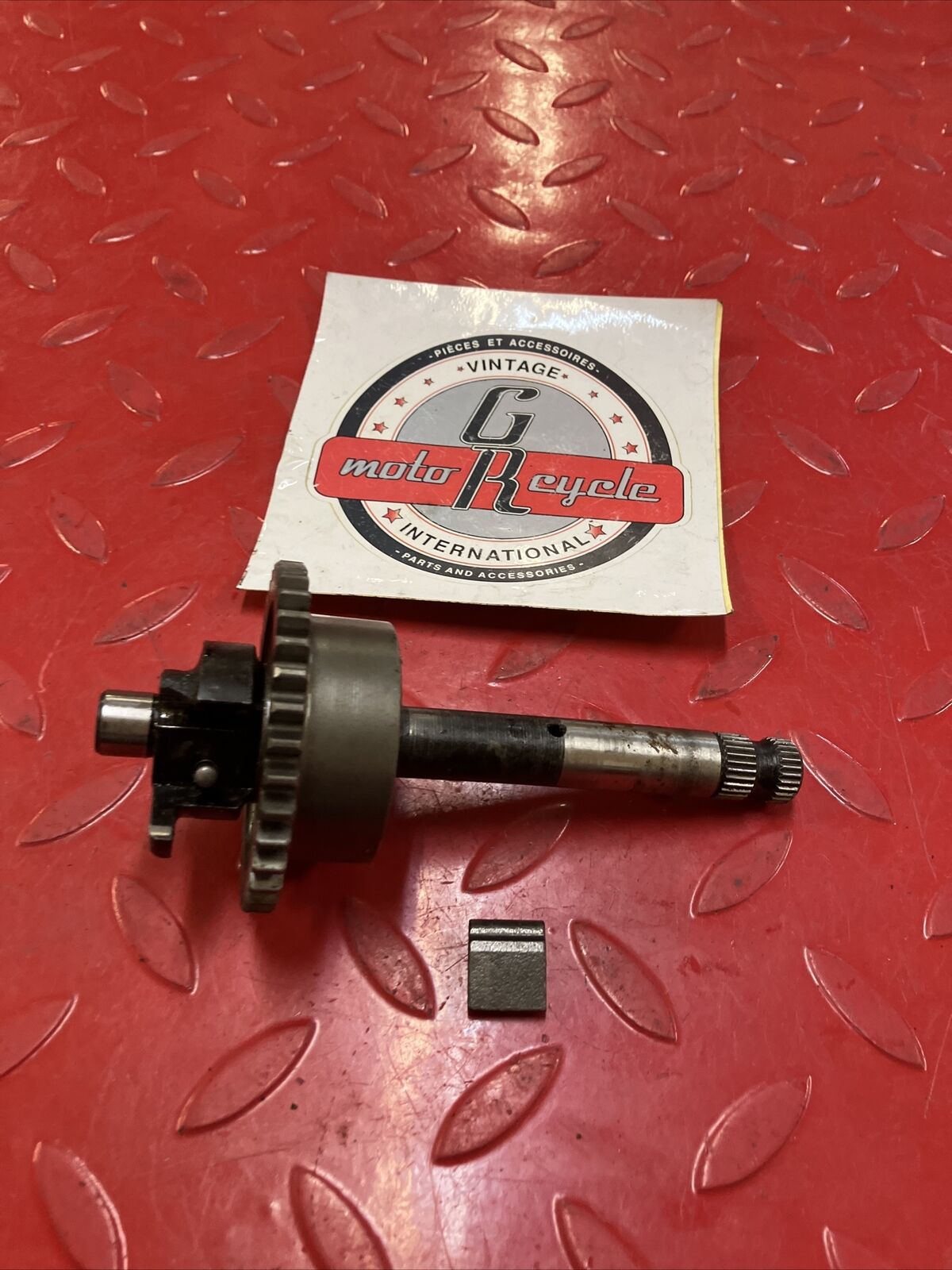 Kawasaki G4TR 1972 kickstarter kick starter spindle shaft gear