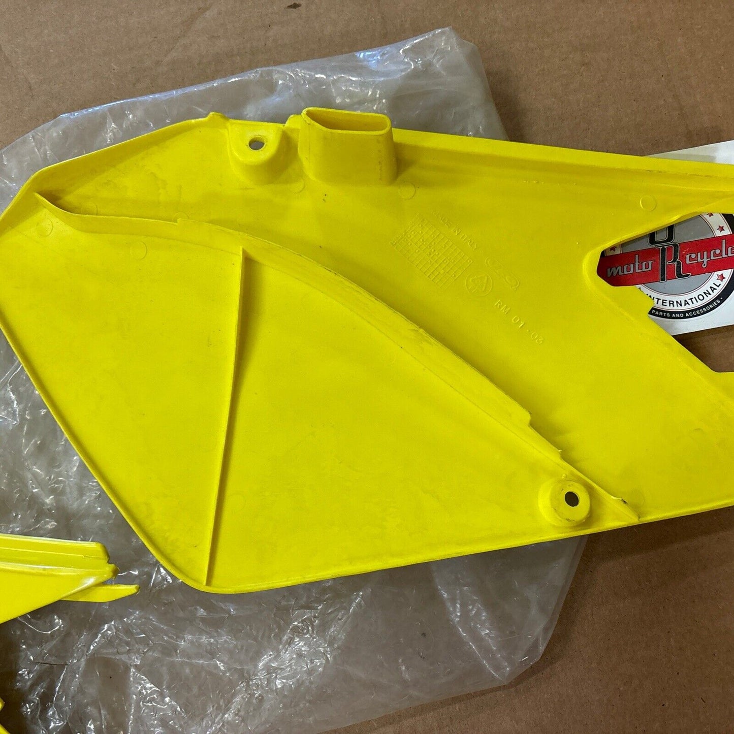 NOS UF0 PLAST 2003 - 2007 RM125 RM250 SIDE PANELS YELLOW SU03996102