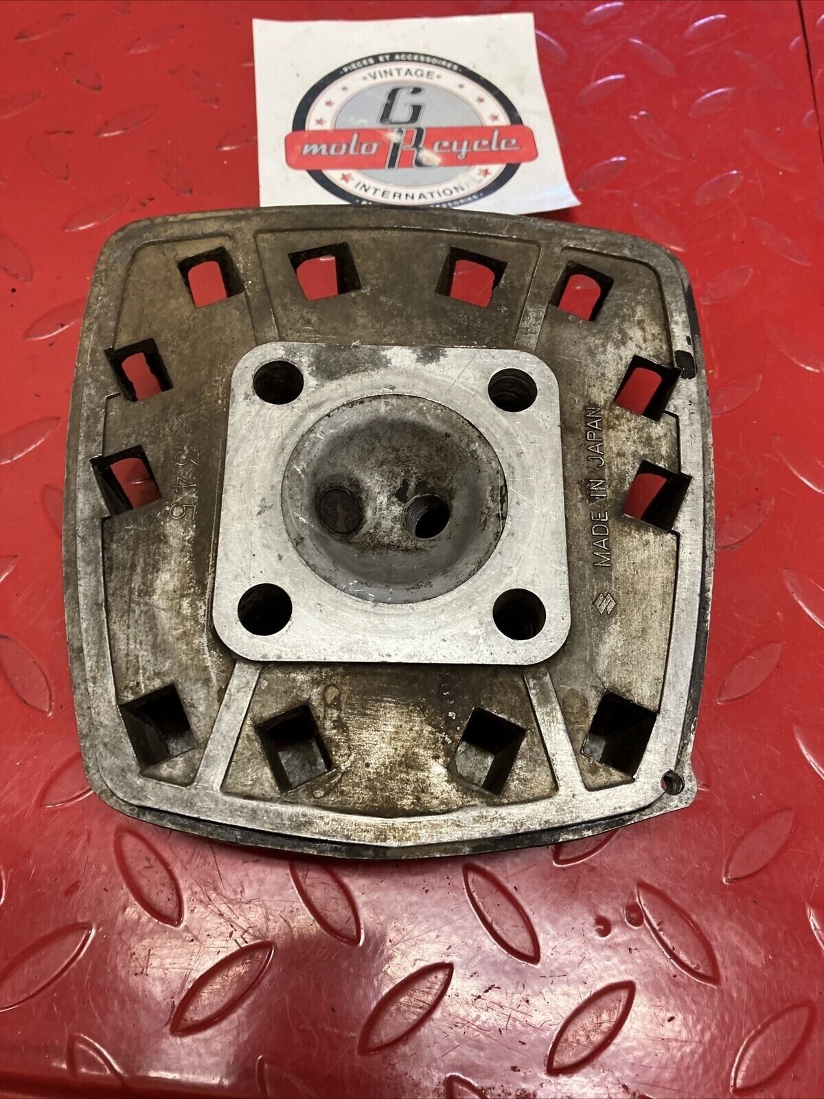 Suzuki RV125 1973 cylinder head jug barrel cover