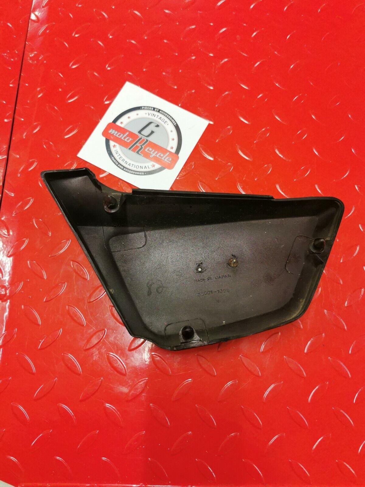 Kawasaki KZ550 LTD 1983 right side cover panel fairing