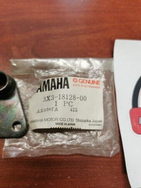 NOS Yamaha 1980 - 1982 YT125 BRACKET 3X3-18128-00-00 Y120