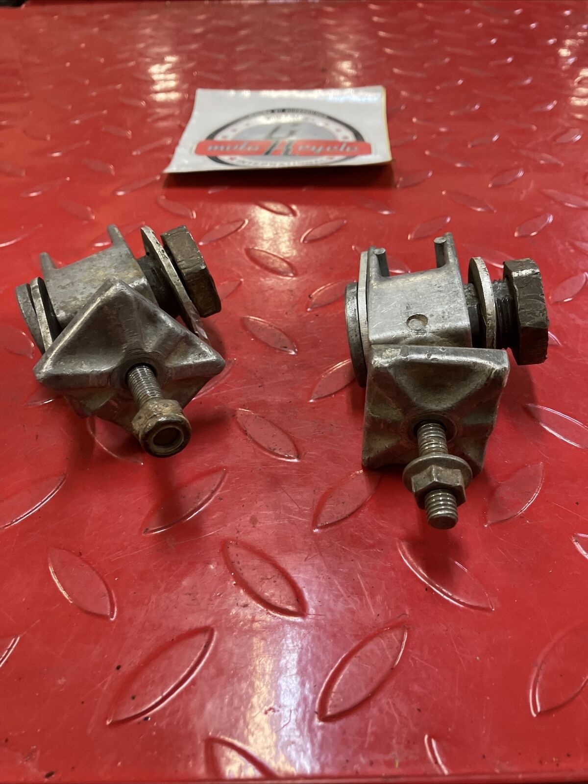 Suzuki RM125 1982 rear chain adjusters