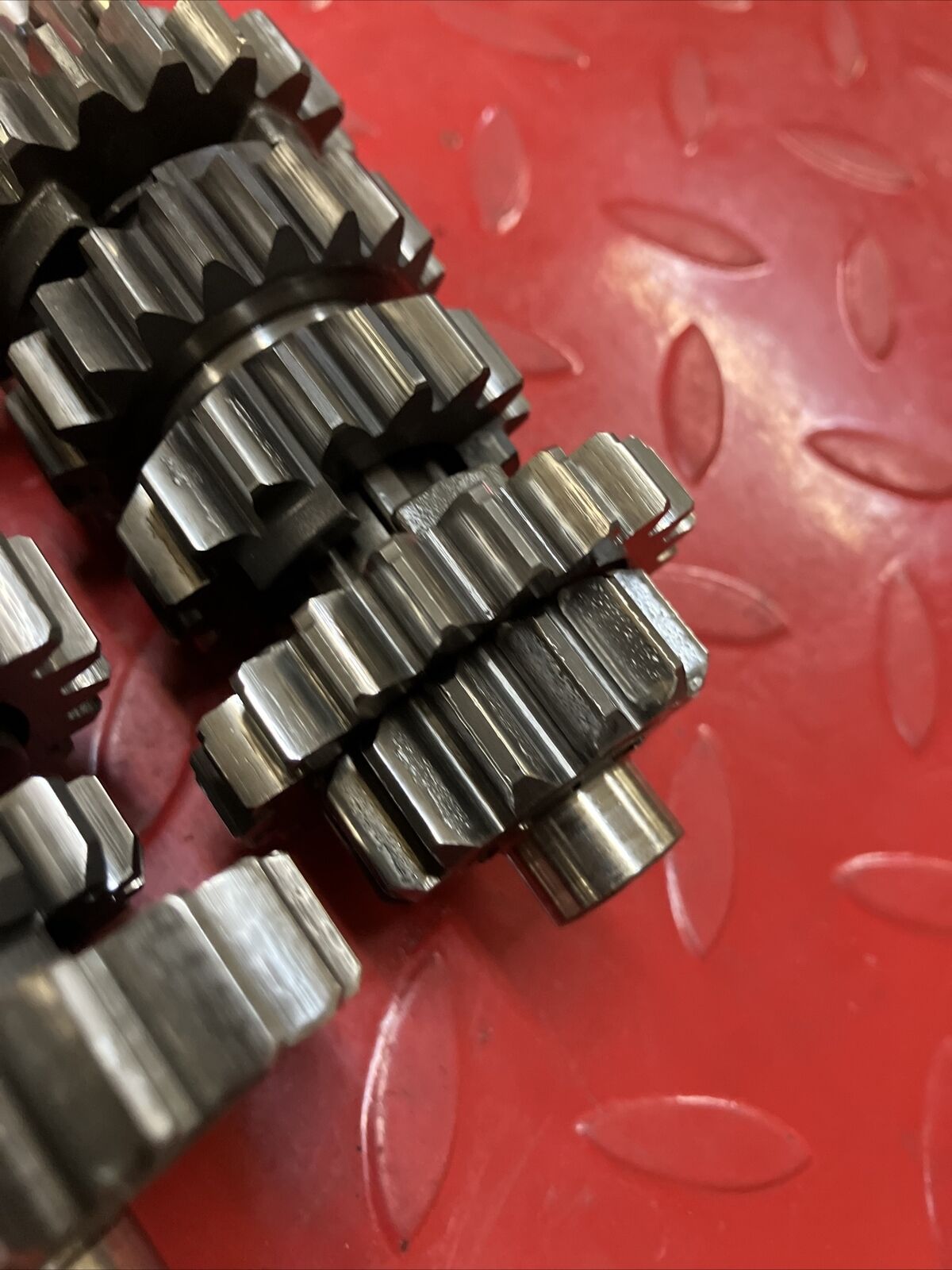 Suzuki RM125 1985 transmission mainshaft counterhsaft main counter shaft gear