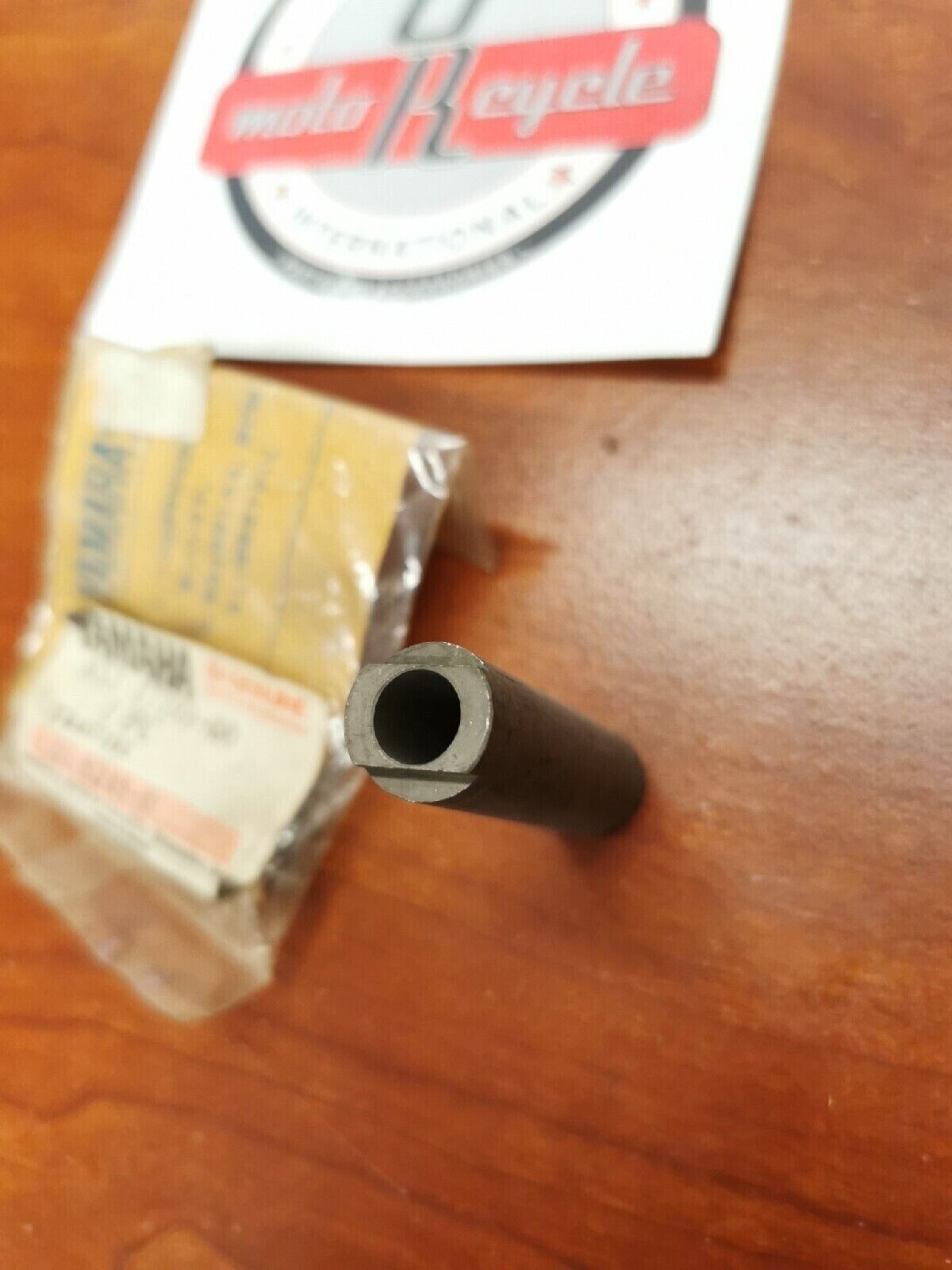 NOS Yamaha COLLAR 853-47369-00-00 Y70