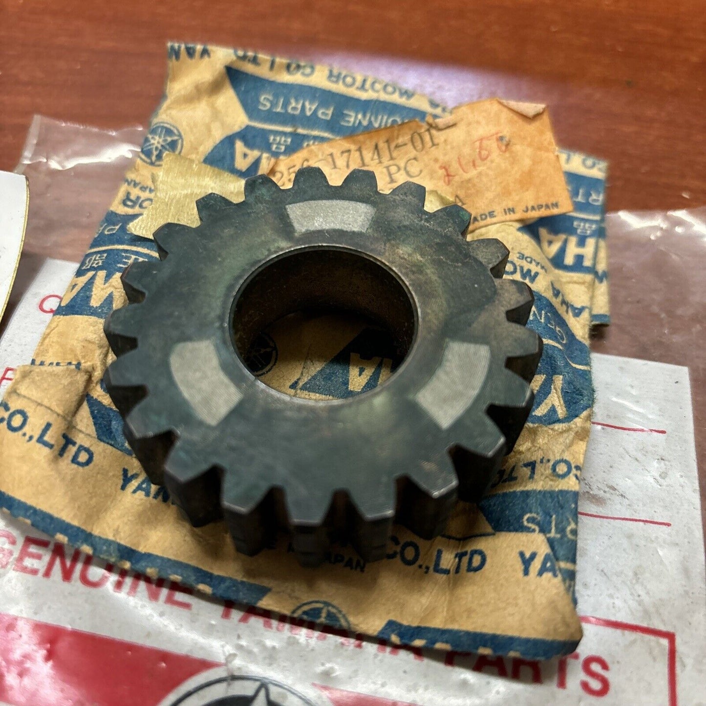NOS Yamaha TX650 TX750 4TH PINION GEAR 256-17141-01-00 SUB 256-17141-00-00 Y172