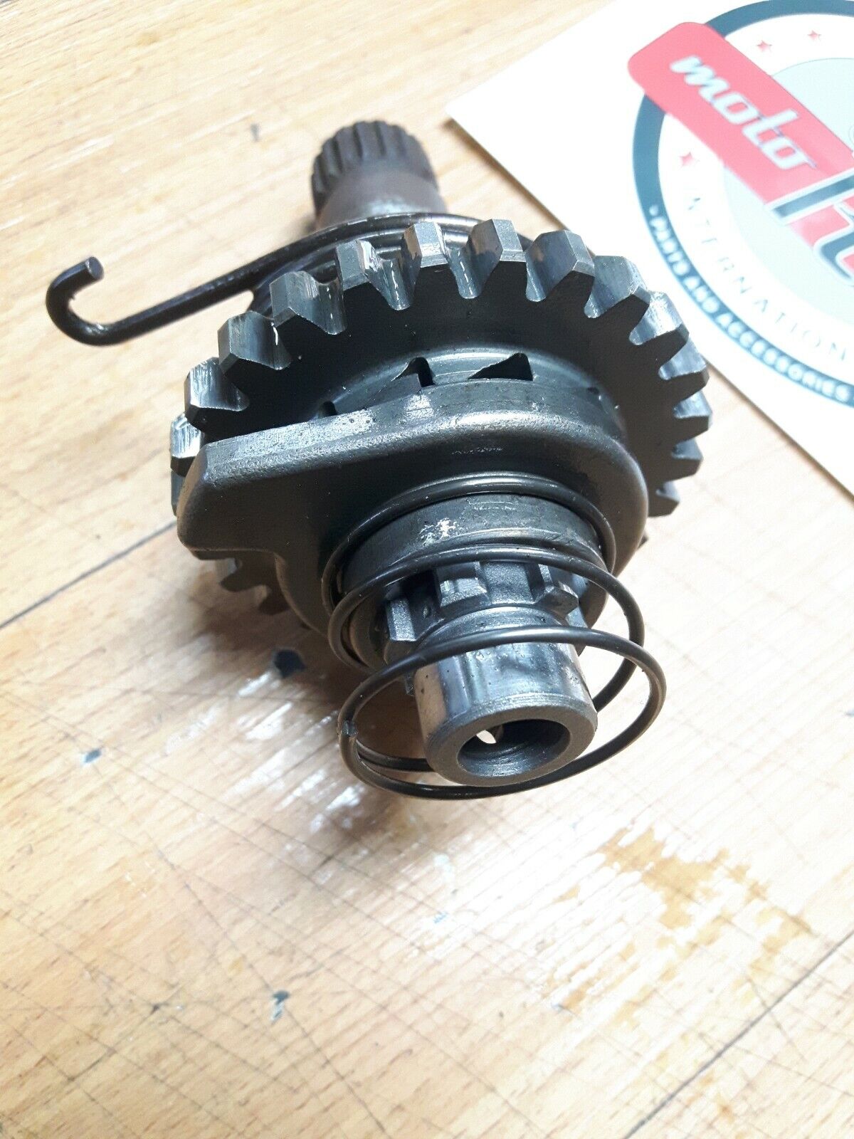 Suzuki RM125 1984 kickstarter spindle kick starter shaft gear spring 1985