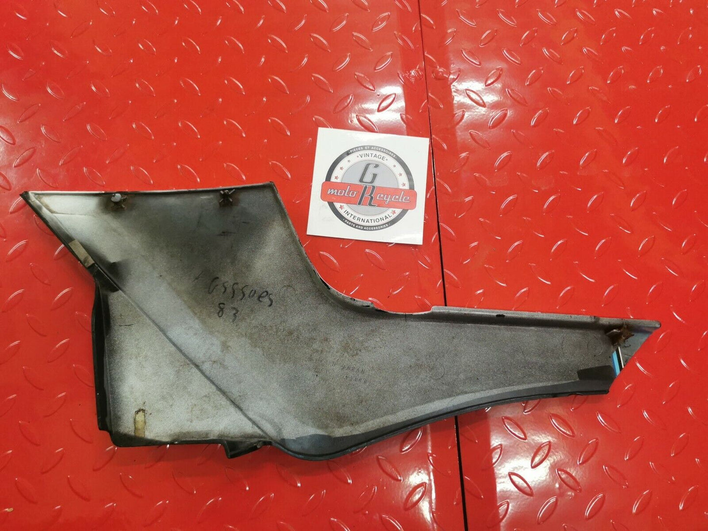 Suzuki GS550ES 1983 right side cover panel fairing