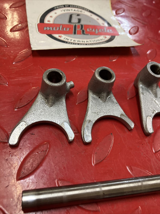 Suzuki RM125 1982 transmission gearshift gear shift fork shaft 25211-41301 2