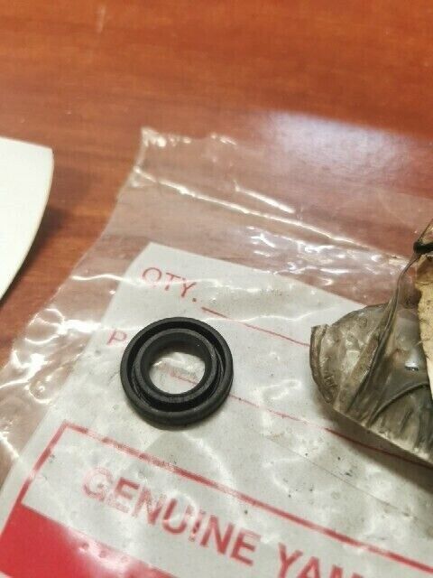 NOS Yamaha DT100 DT125 FZ750 OIL SEAL 93101-12060-00 SUB 93101-12173-00 Y163