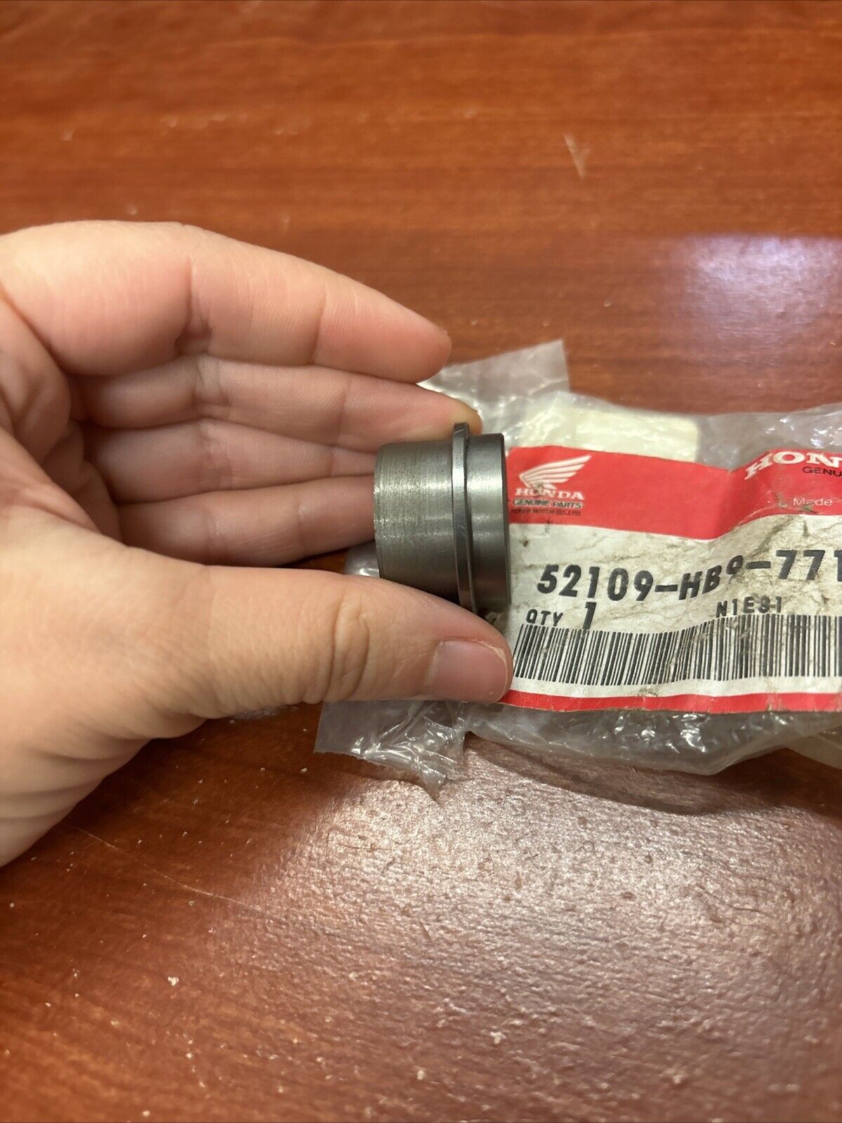 NOS Honda TRX250R PIVOT THRUST BUSH 52109-HB9-771 H145