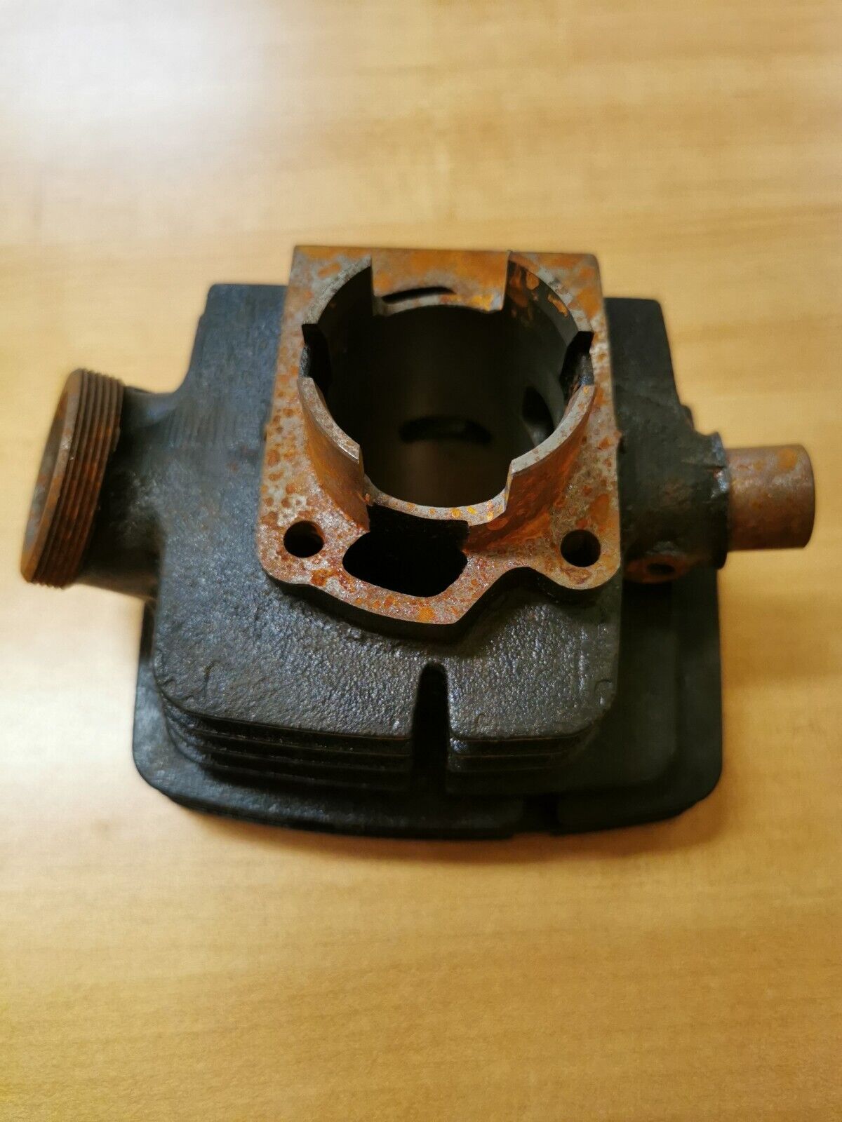 NOS YAMAHA 1966 YL1 - 1967 YL1E  CYLINDER 2  134-11321-01-00 Y38
