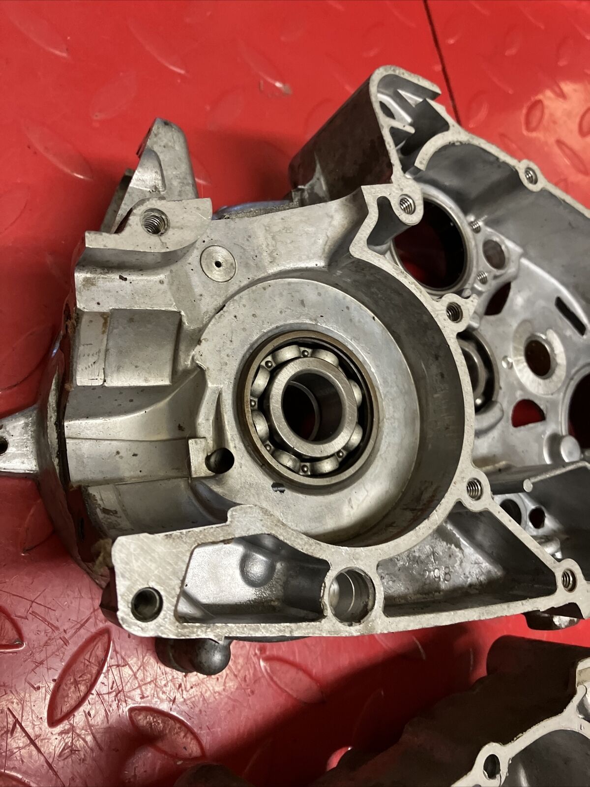 Yamaha U7E 1972 V70 left right crankcase set