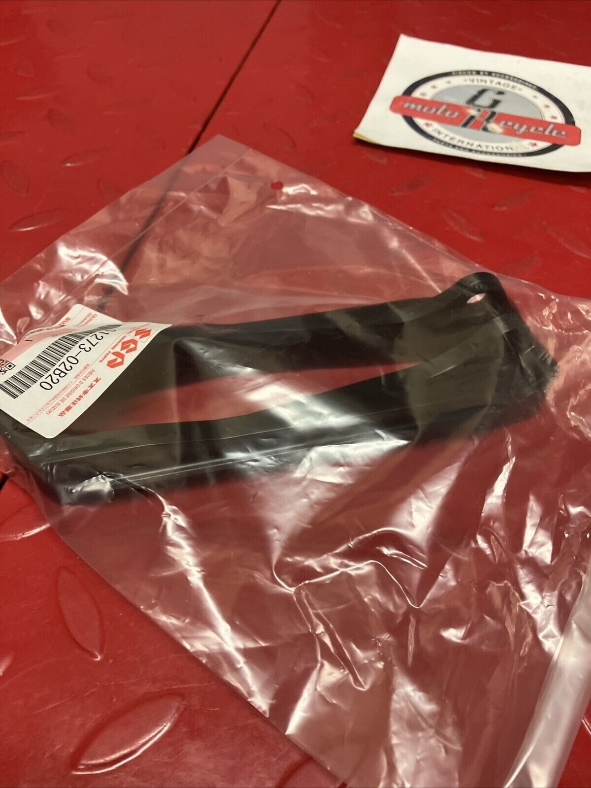 NEW NOS SUZUKI RM80 /S RM85 /L CHAIN SLIDER GUARD 61273-02B20 S30