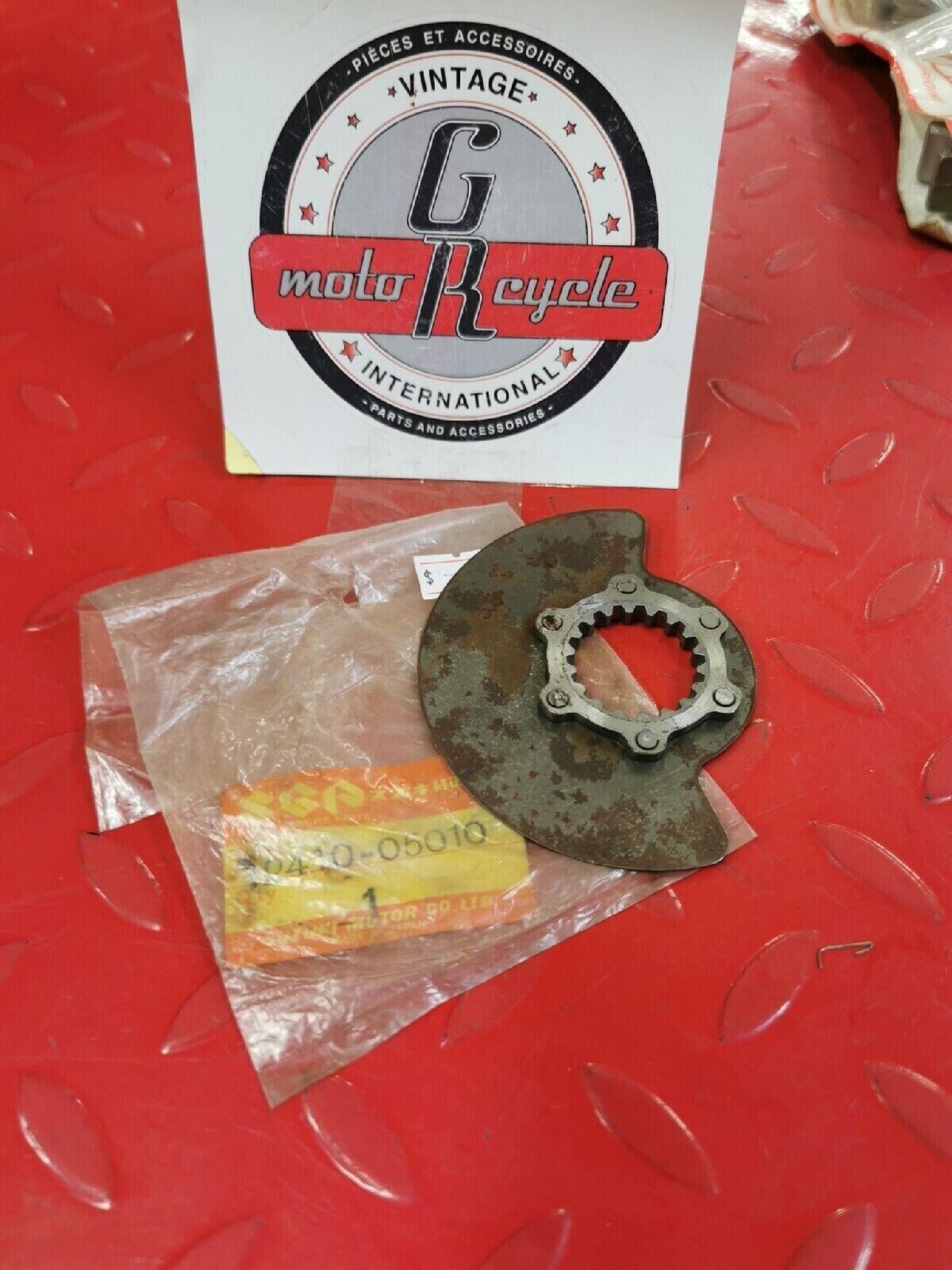 NOS SUZUKI TS175 YM175 1976 1977  PLATE VALVE  12410-05010 S12