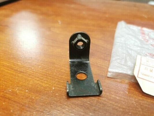 NOS Honda XL80 XL100S XR70R XR80R XR100R FRONT REFLECTOR STAY 33742-166-670 H103