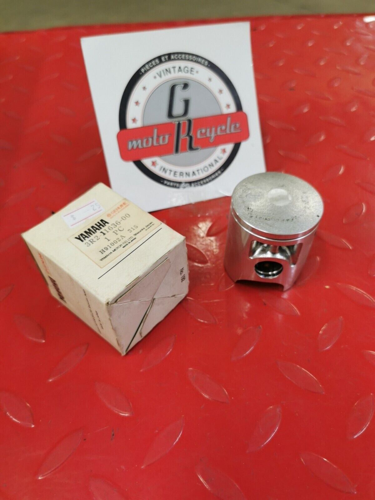 NOS YAMAHA YZ100 1976 1977 PISTON 0.50 3R2-11636-00-00 Y50