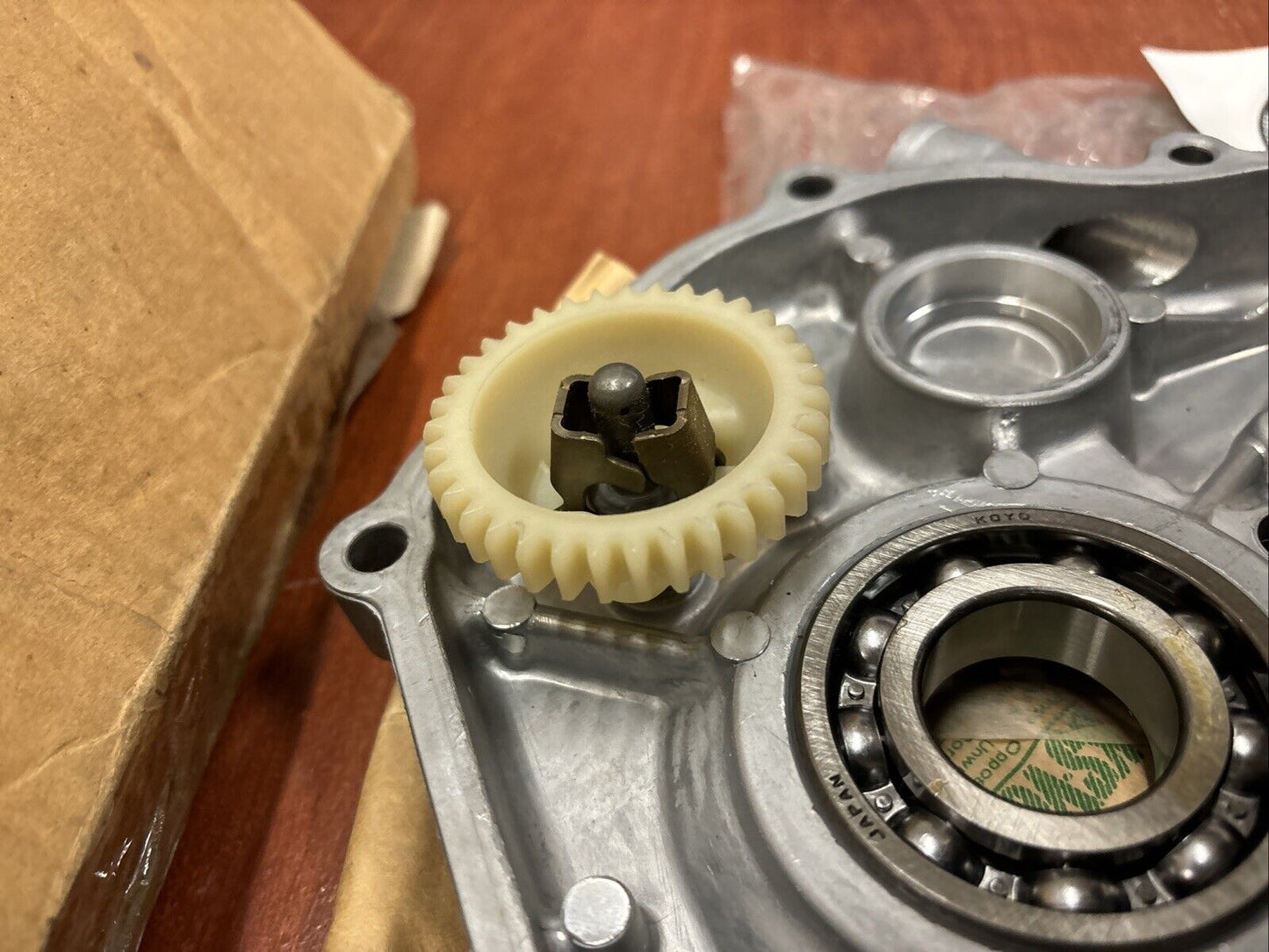 NOS Honda GX240 GX270 CRANKCASE COVER 11300-ZE2-620 SUB H175