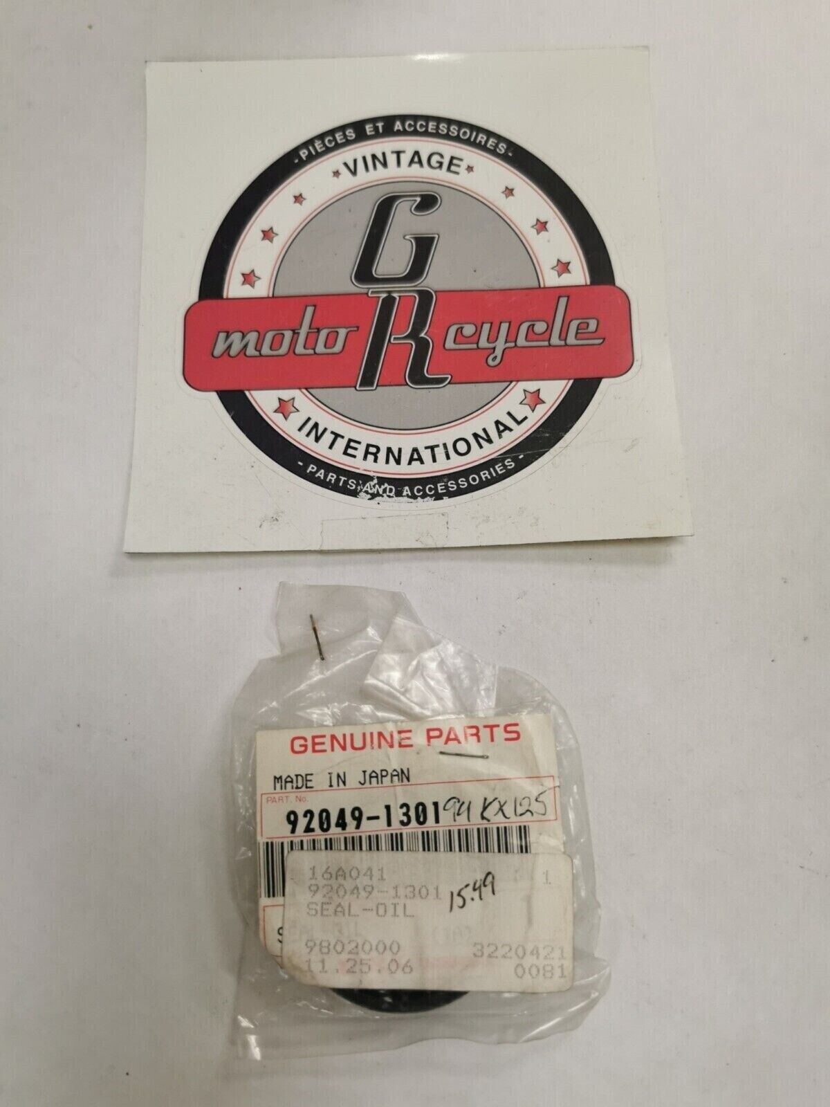 NOS KAWASAKI KX125 OIL SEAL 92049-1301 K33