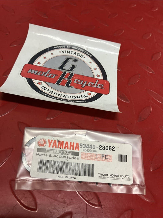 NOS YAMAHA CIRCLIP 93440-28062-00 Y62