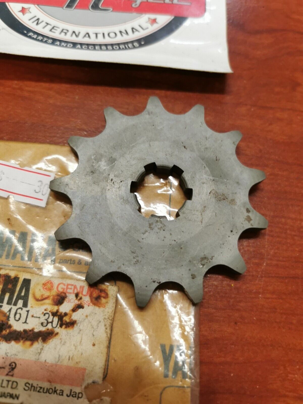 NOS Yamaha DRIVE SPROCKET 13T 1G8-17461-30-00 SUB. 93832-13027-00 Y89