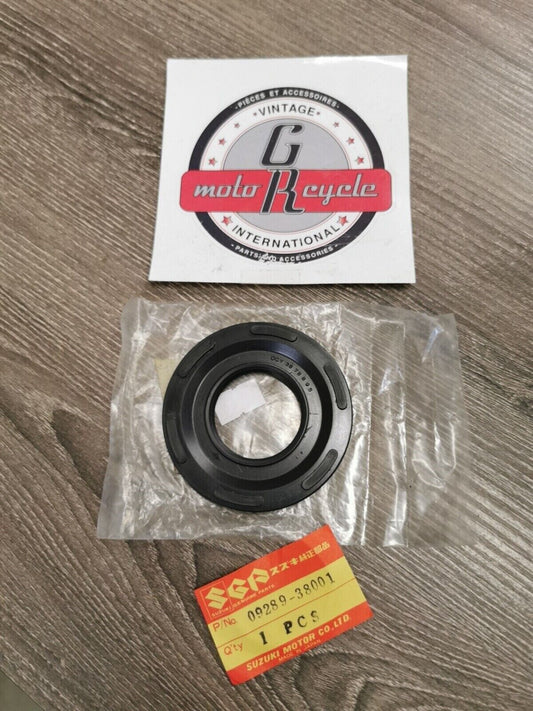 NOS SUZUKI GT750 1972 - 1977 CENTER CRANK OIL SEAL 09289-38001 S24