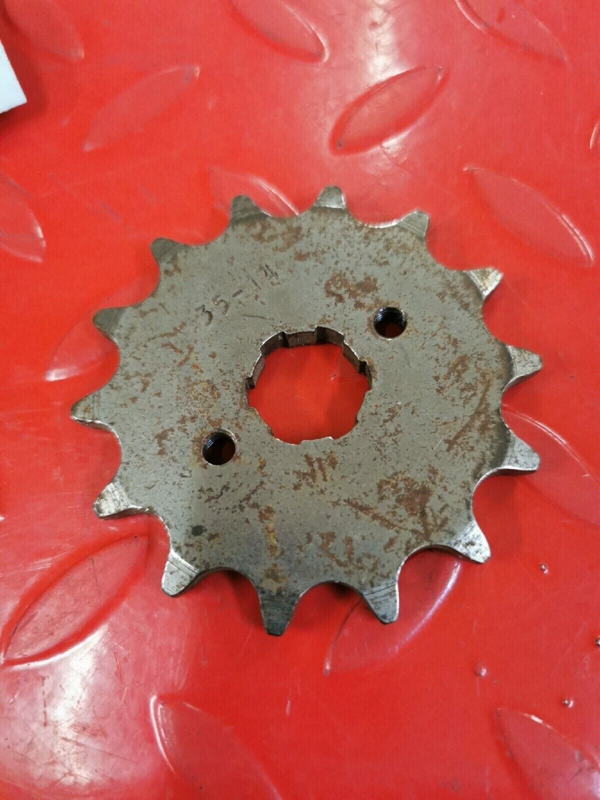 NOS SUZUKI GT185 1973 - 1977  SPROCKET  ENGINE  27511-36100 S12