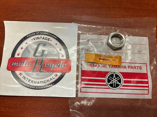 NOS Yamaha DT1 DT100 SPROCKET SHAFT NUT 137-25385-00-00 SUB 90170-20167-00 Y182
