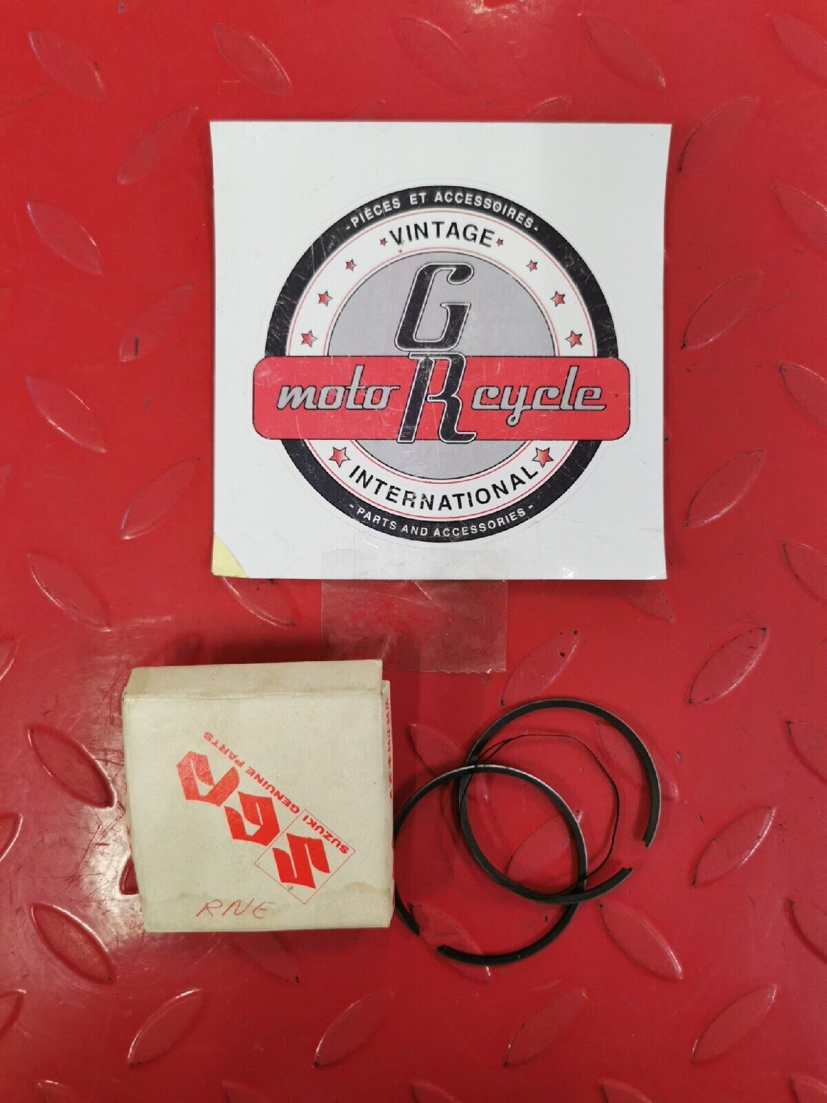 NOS SUZUKI PISTON RING SET 12140-12012 S11