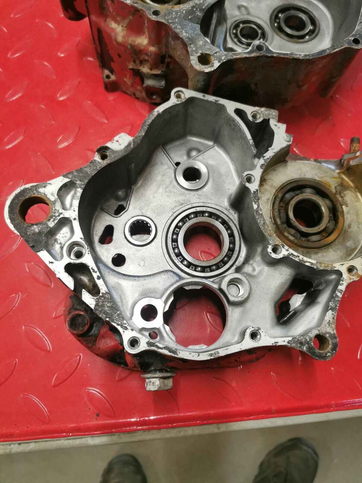 Honda CR125R 1982 crankcase crank case motor left right matching 111A0-KA3-700
