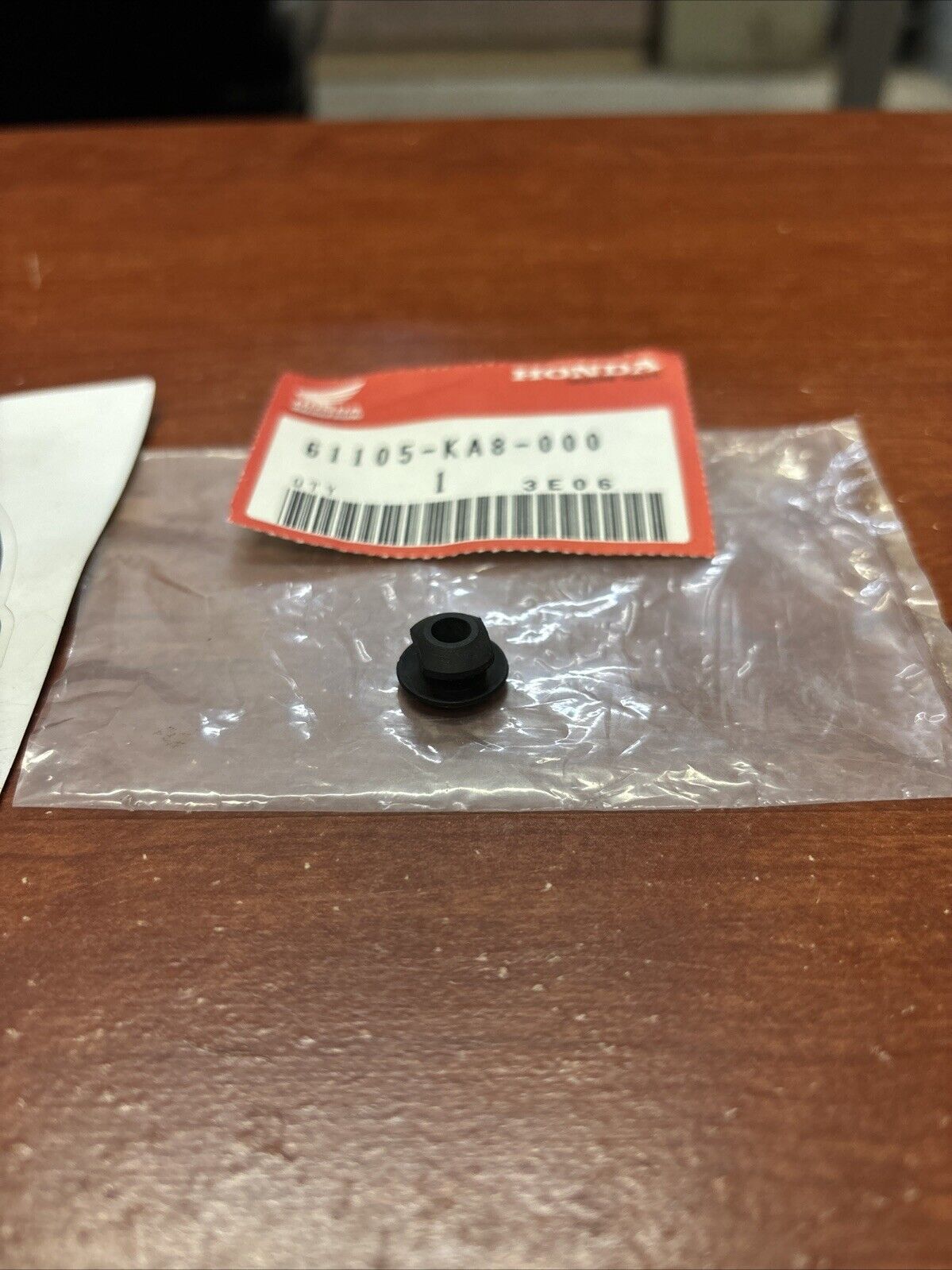 NOS Honda TRX350 RT1 TRX500 XR100 R FRONT FENDER PLUG 61105-KA8-000 H156