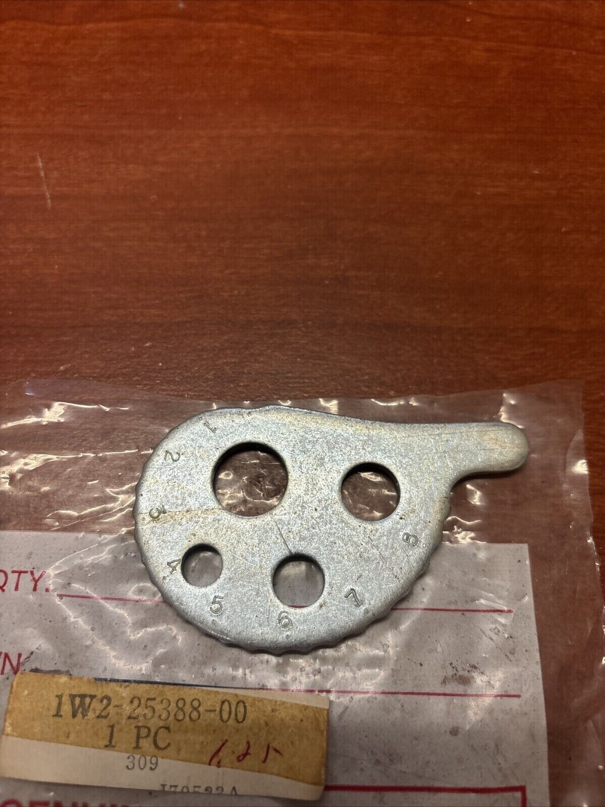 NOS Yamaha DT125 RT180 CHAIN PULLER 1W2-25388-00-00 SUB 1W2-25388-01-00 Y182