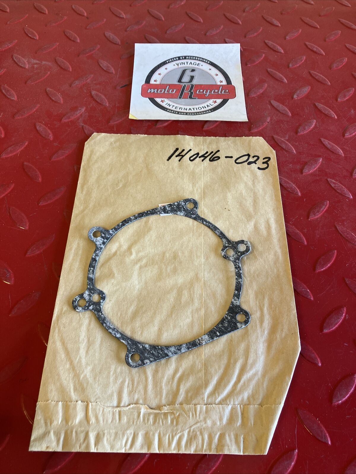 NOS Kawasaki KZ1000 POLICE RIGHT HAND ENGINE COVER GASKET COVER GASKET K10