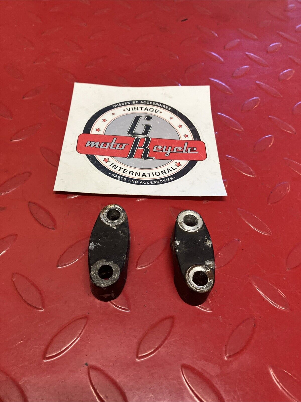 Suzuki RV90 1975 handlebar clamps holder