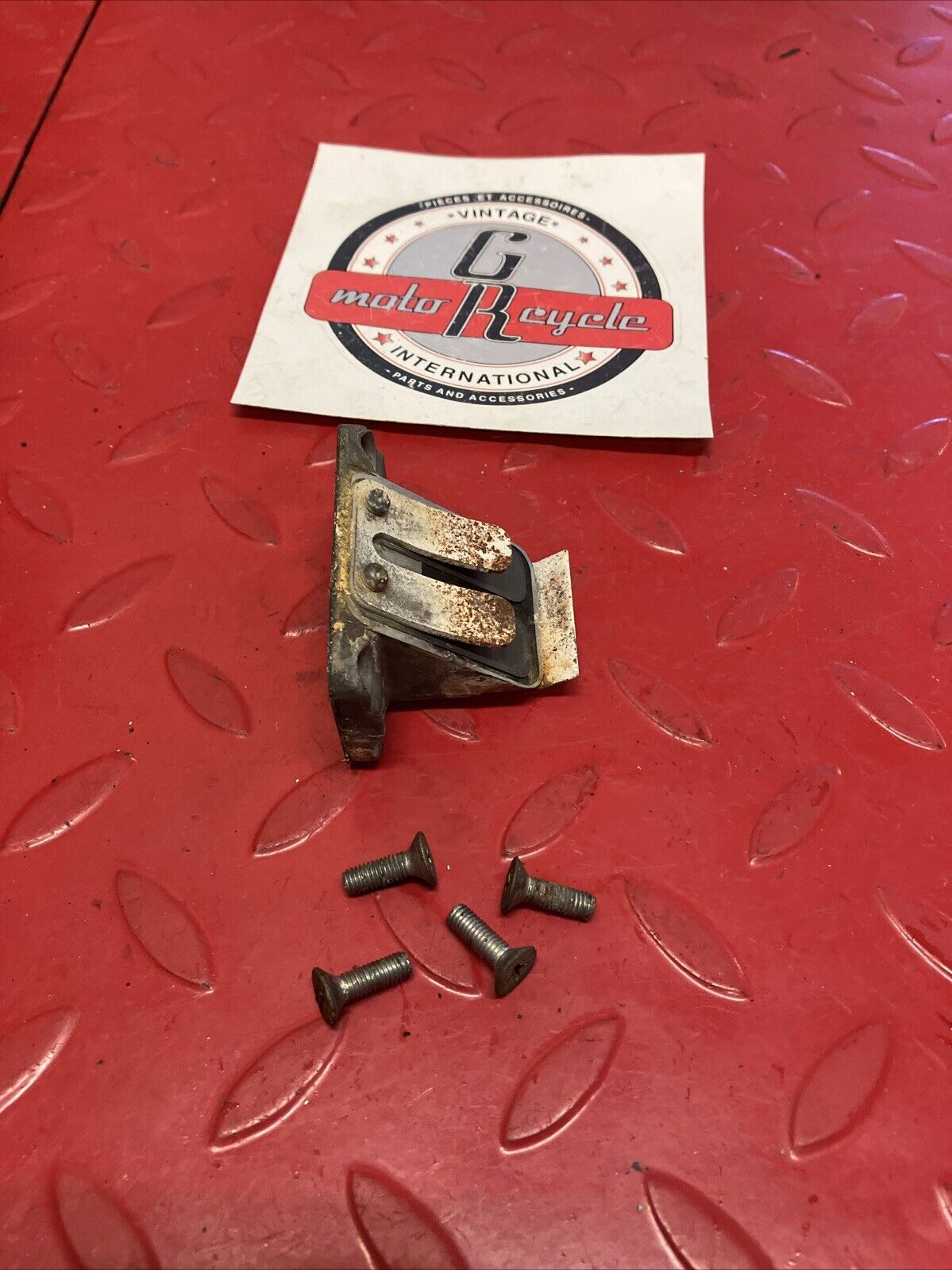 Suzuki RV90 1975 reed valve block cage