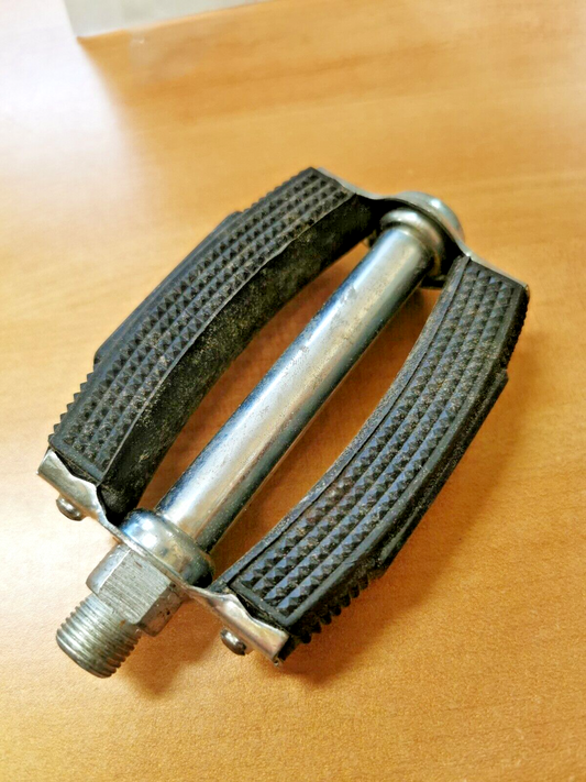 NOS BOMBARDIER PUCH MAXI PEDAL P1