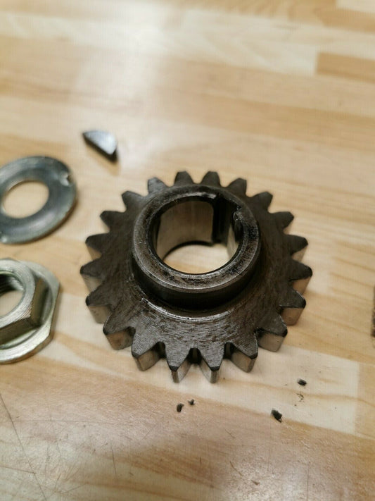 Kawasaki KX250 1981 crankshaft primary drive gear KDX250 1980 1982 1983 1984