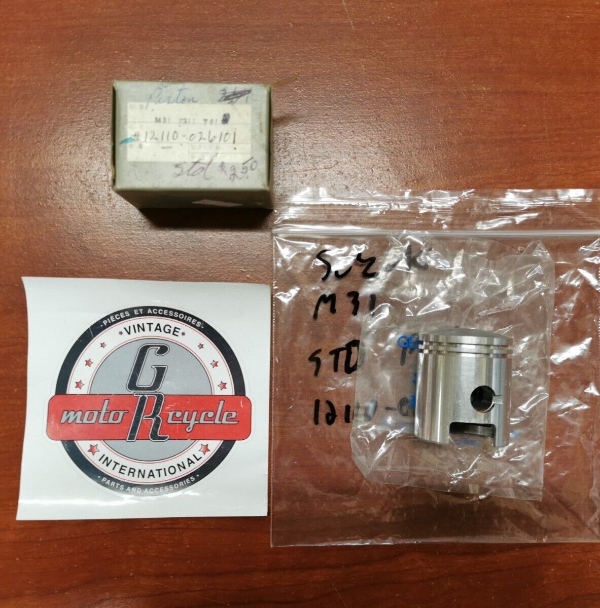 NOS Suzuki M31 PISTON STD 12110-02610 S32