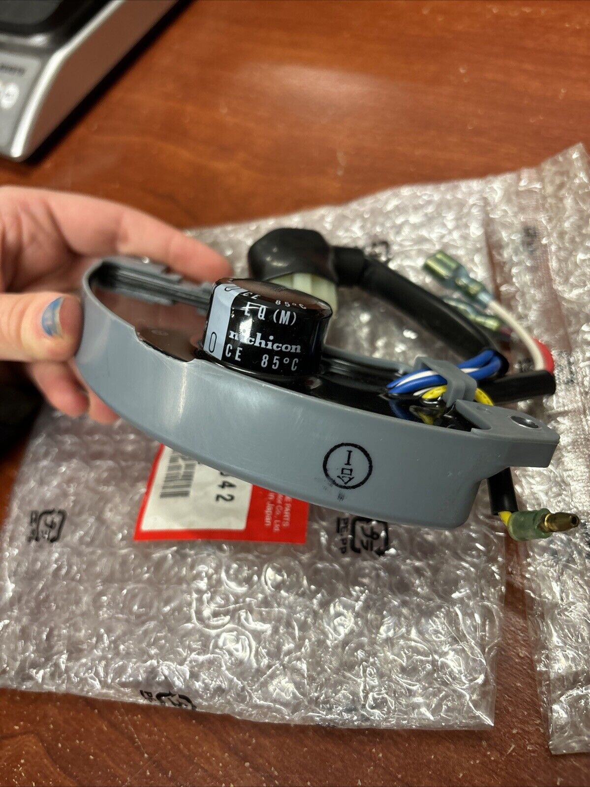 NOS Honda AUTOMATIC VOLTAGE REGULATOR 32350-ZB4-842 H181