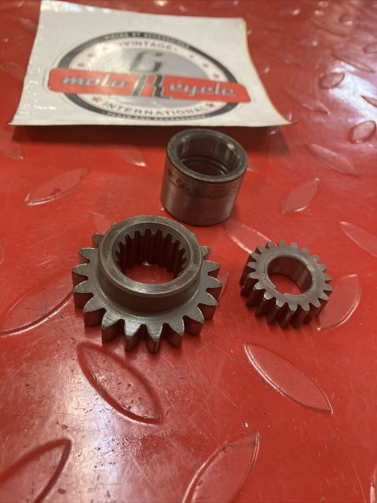 Suzuki RM125 1982 water pump waterpump crankshaft primary drive gear
