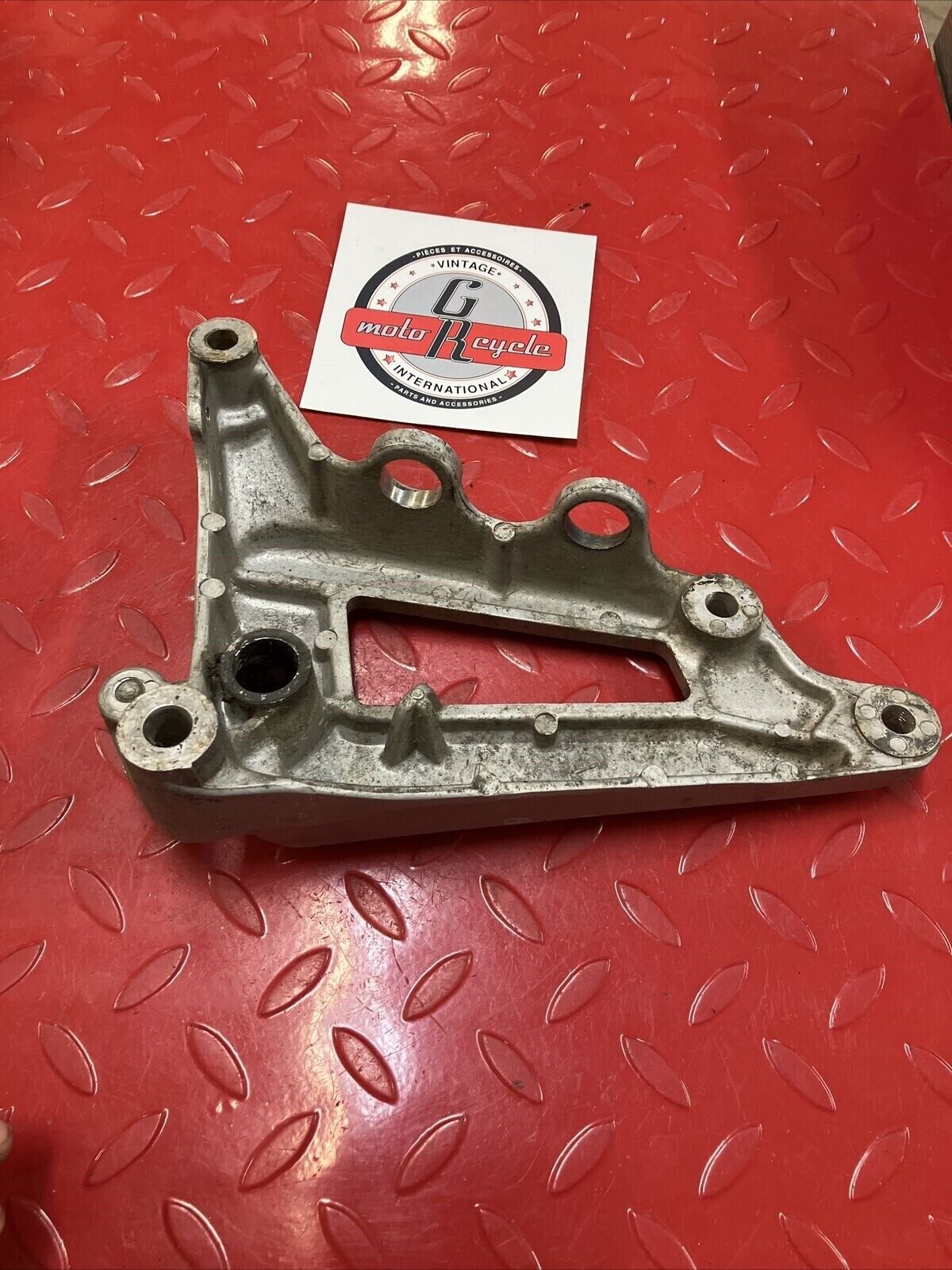 Yamaha XV500 Virago 500 right muffler silencer bracket footpeg holder mount