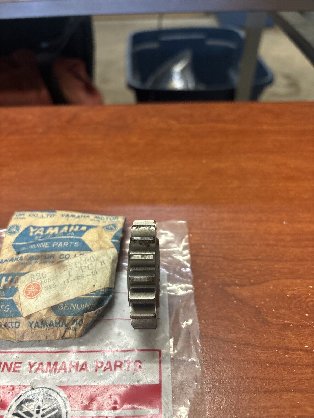 NOS Yamaha EW433 EW643 SW433 GEAR 18T 826-17221-00-00 Y177